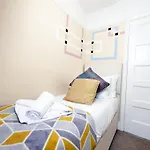 Epicsa - 3 Bedroom Family & Corporate Stay, Garden And Free Parking
