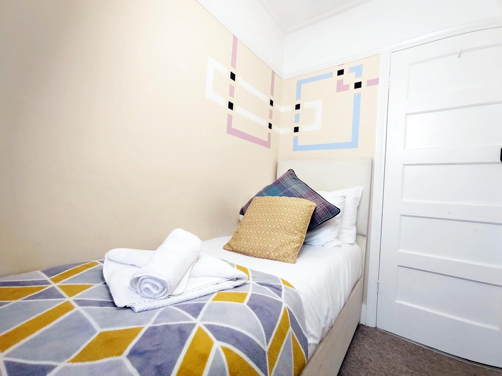 Epicsa - 3 Bedroom Family & Corporate Stay, Garden And Free Parking Holiday home Cambridge (Cambridgeshire)